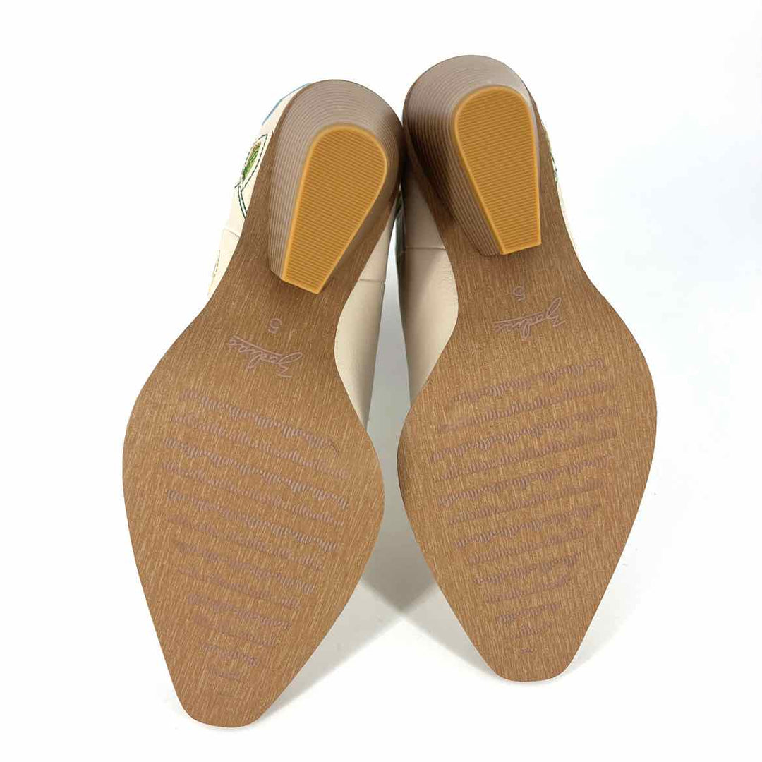 Shoe Size 5 Ivory Boots