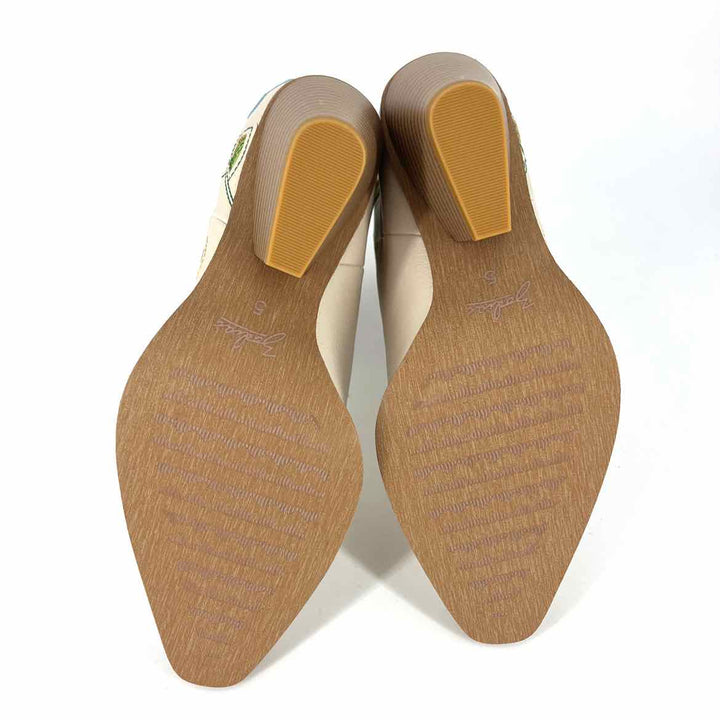 Shoe Size 5 Ivory Boots