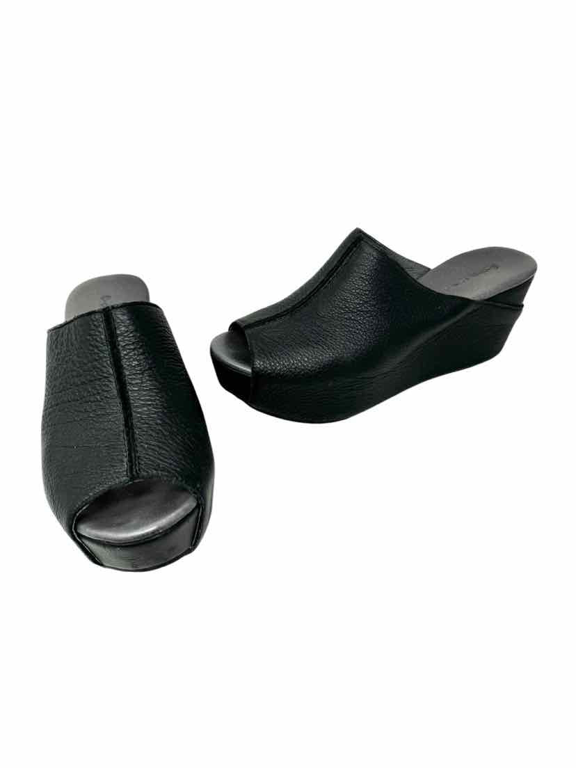 Shoe Size 8 CHOCOLATE BLU Black Leather Mules