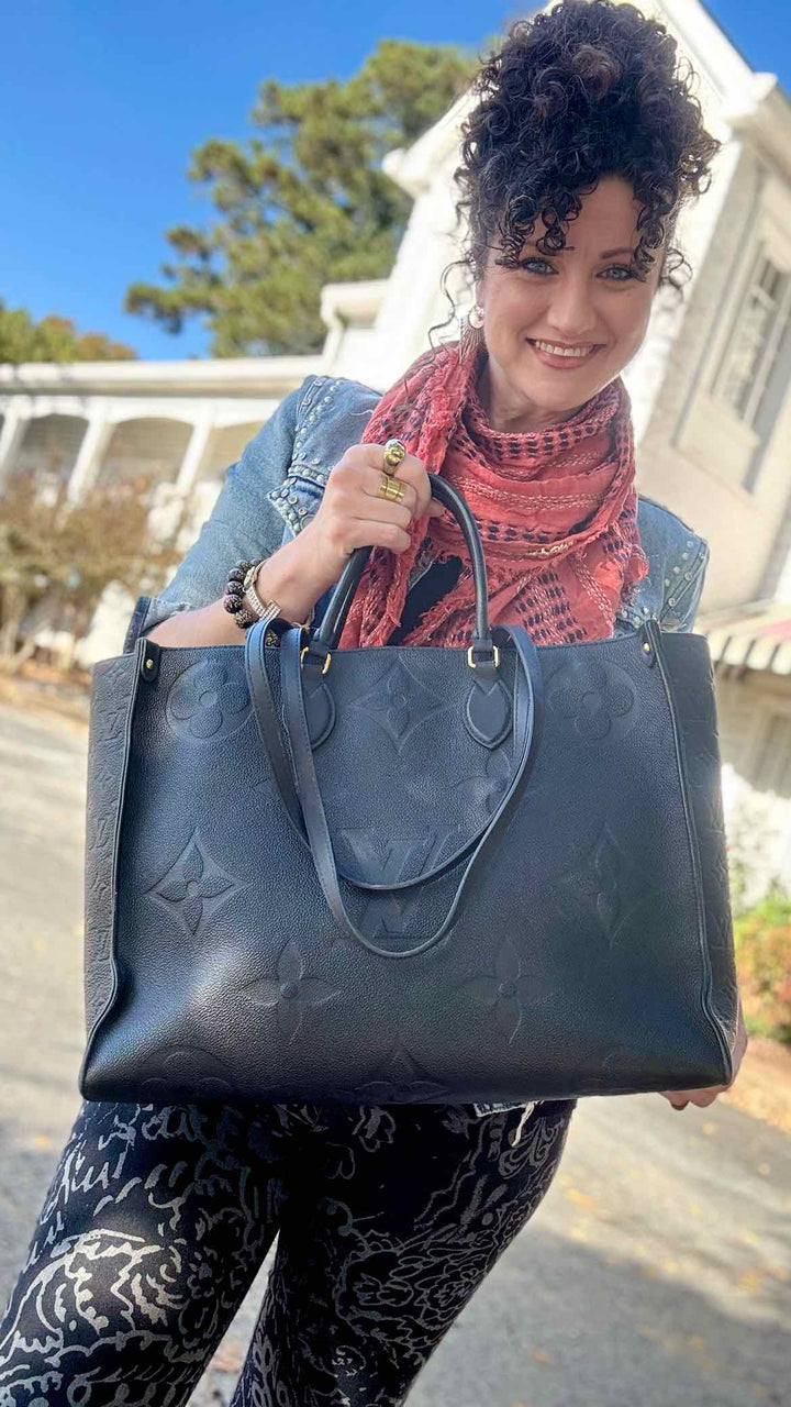 Louis Vuitton Luxury - Purse