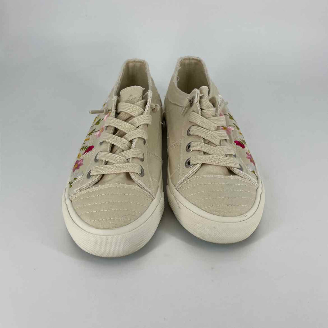 Shoe Size 8 BLOWFISH Cream Canvas Sneakers