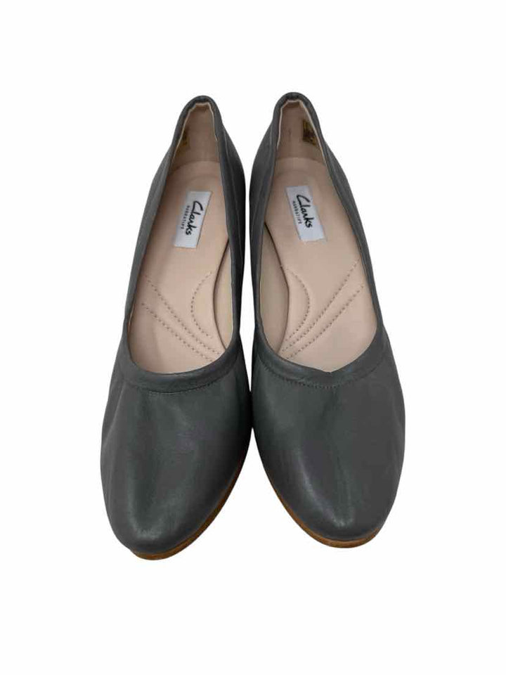 Shoe Size 8 CLARKS Gray Pumps