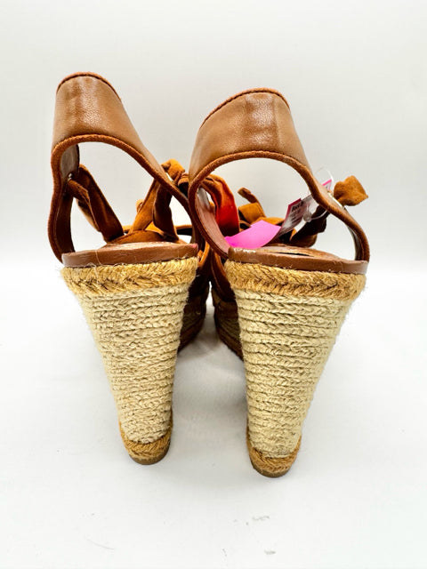Shoe Size 7 White House Black Market Tan Sandals
