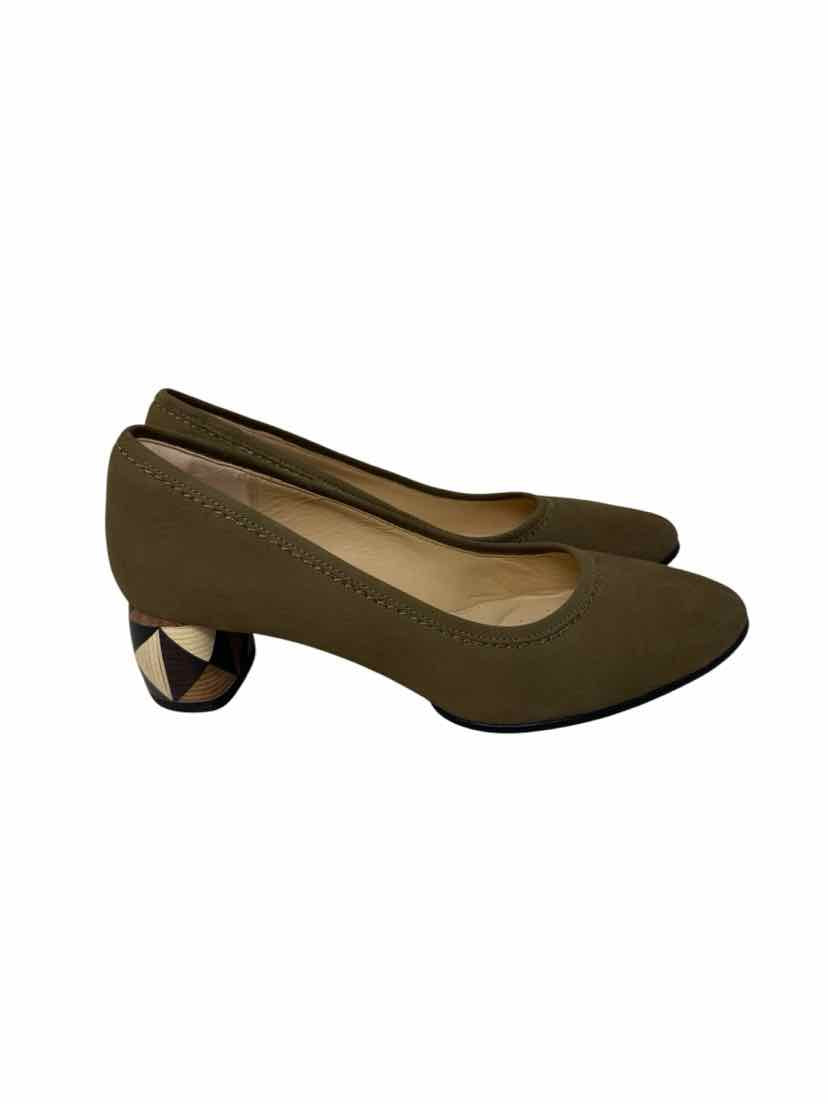 Shoe Size 6.5 CLARKS Olive Pumps