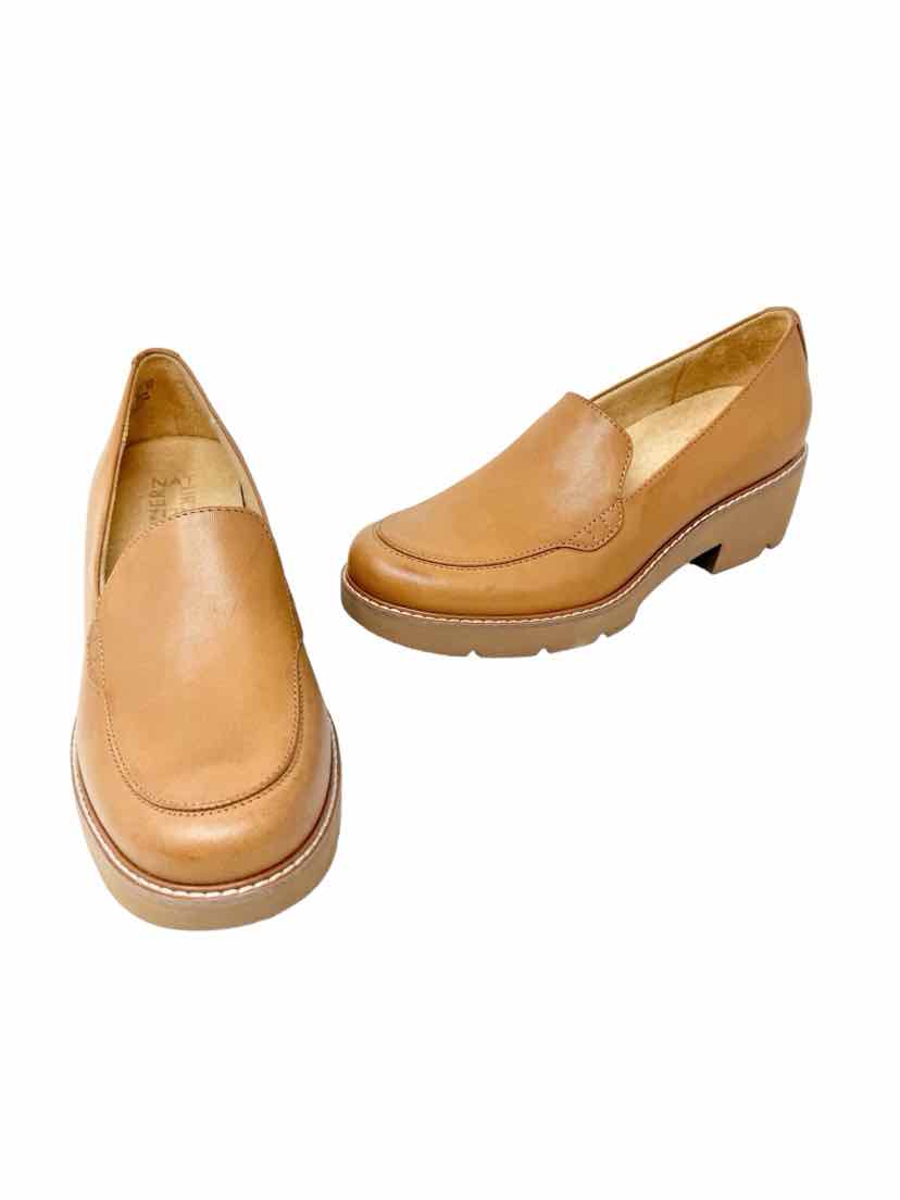 Shoe Size 8.5 Naturalizer Tan Loafers