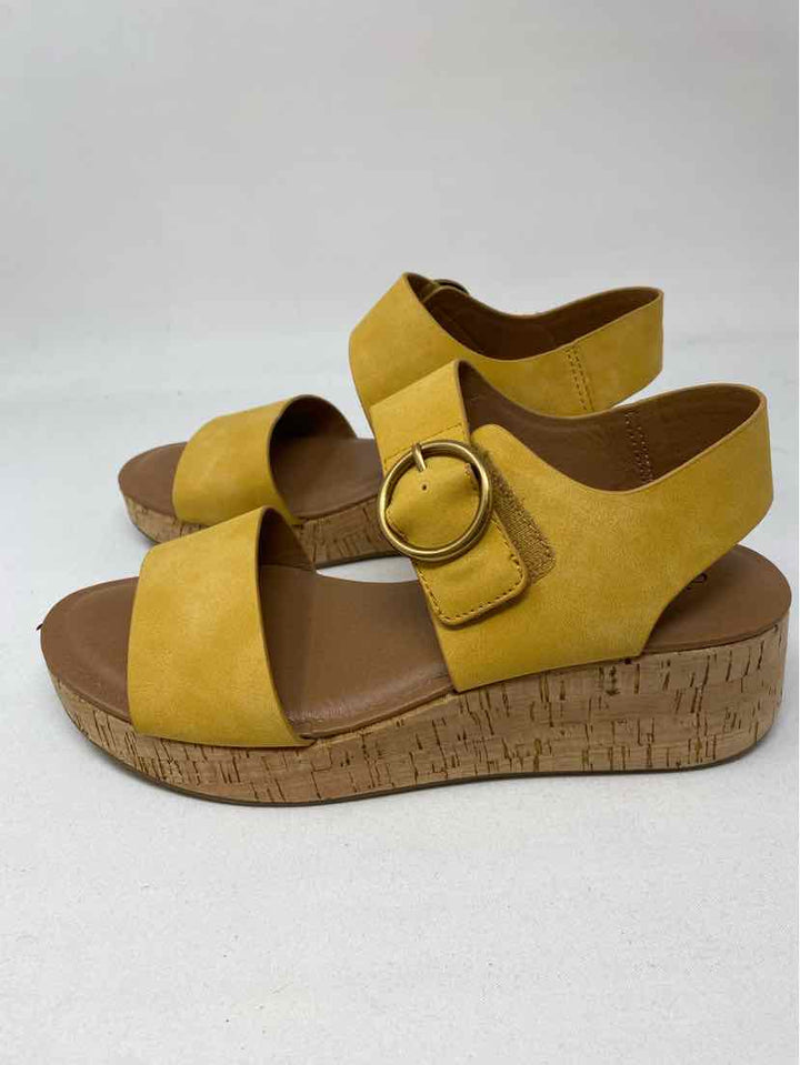 Shoe Size 8 SOFFT Yellow Leather Sandals