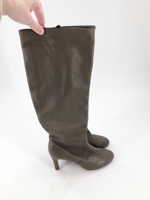 Shoe Size 7.5 ELIE TAHARI Gray Boots