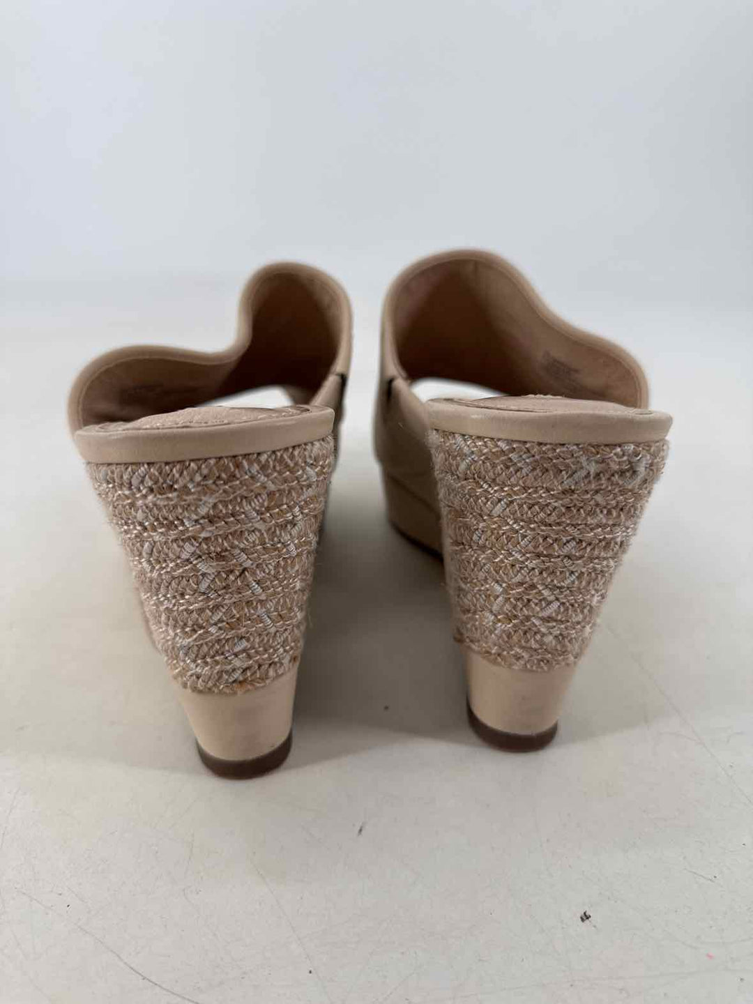 Shoe Size 8.5 LOUISE ET CIE Cream Sandals