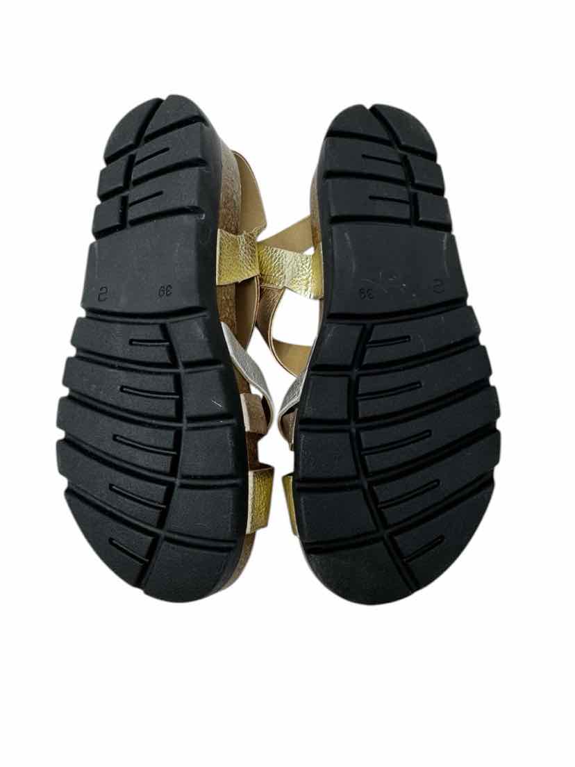 Shoe Size 39 Gold Leather Sandals