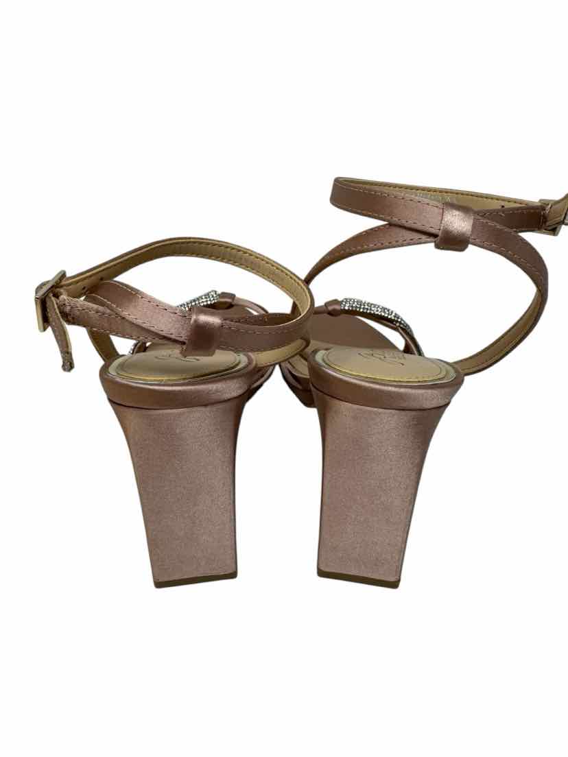 Shoe Size 8 Badgley Mischka Pink Sandals