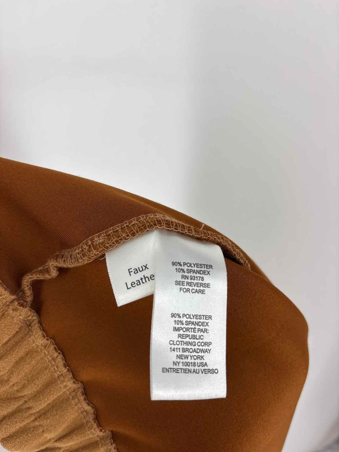 Size L TAHARI Camel Pants
