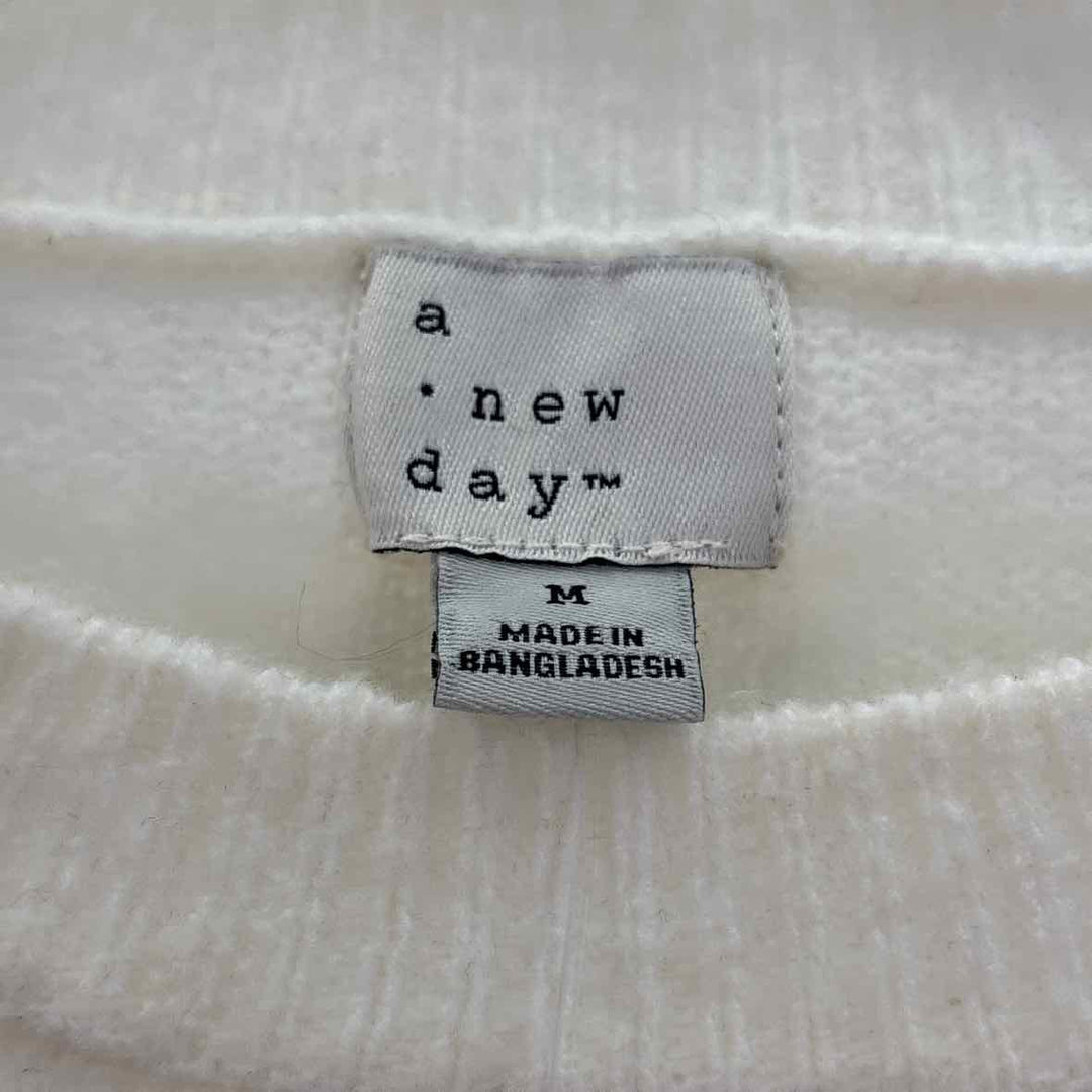 Size M A NEW DAY Ivory Sweater