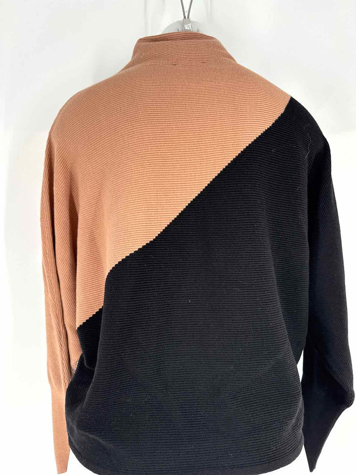 Size M TAHARI Multi-Color Sweater