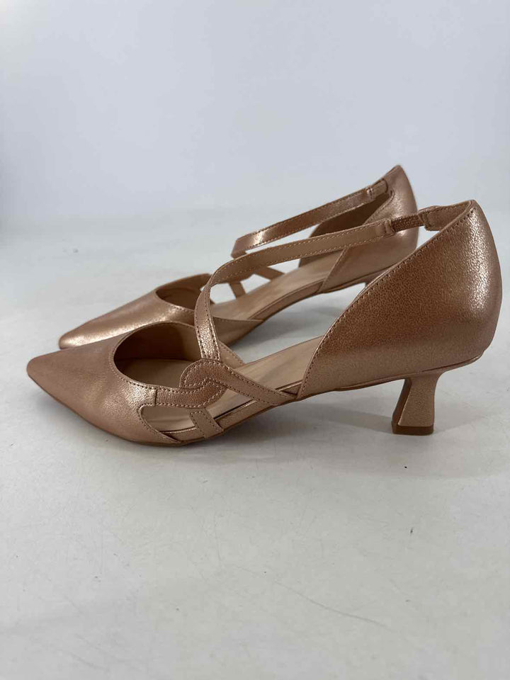 Shoe Size 11 ADRIENNE VITTADINI Gold Pumps