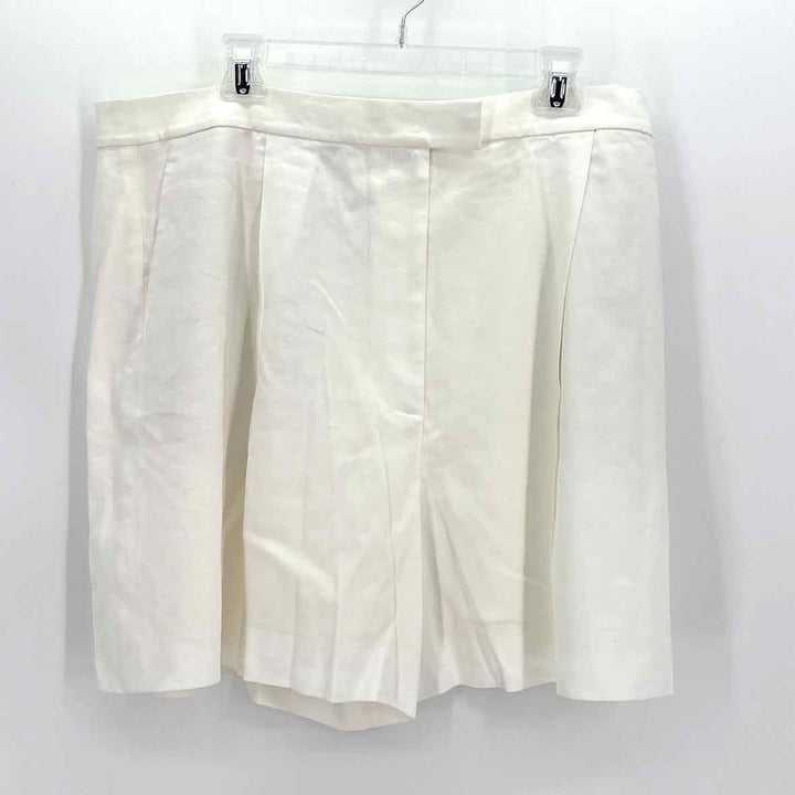 Size 16 ST JOHN Ivory Shorts