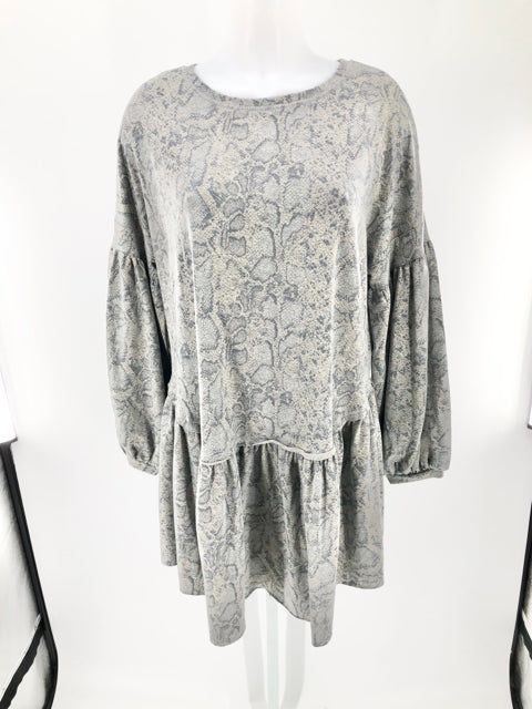 Size M KARLIE Gray Dress