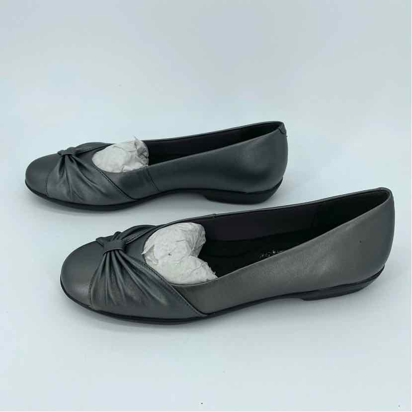 Shoe Size 8 Pewter Flats